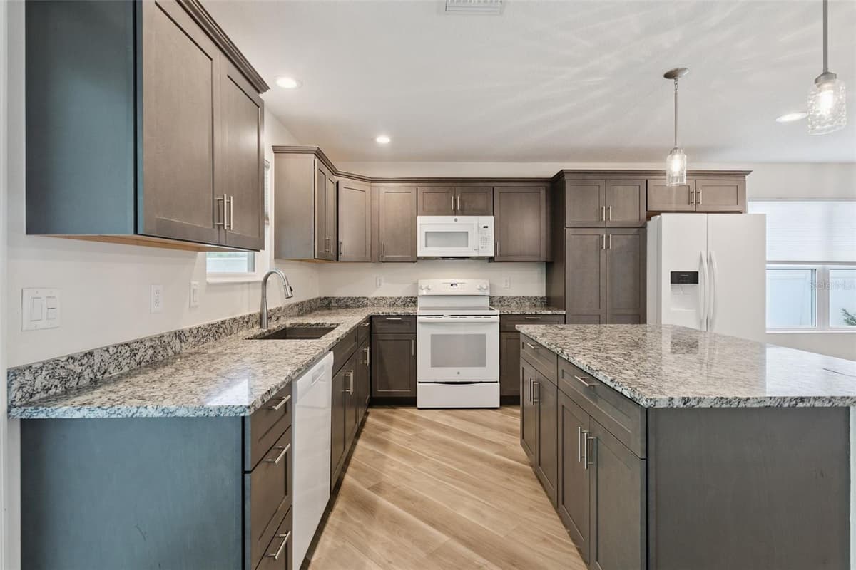 209 JEAN STREET — photo 9 of 22