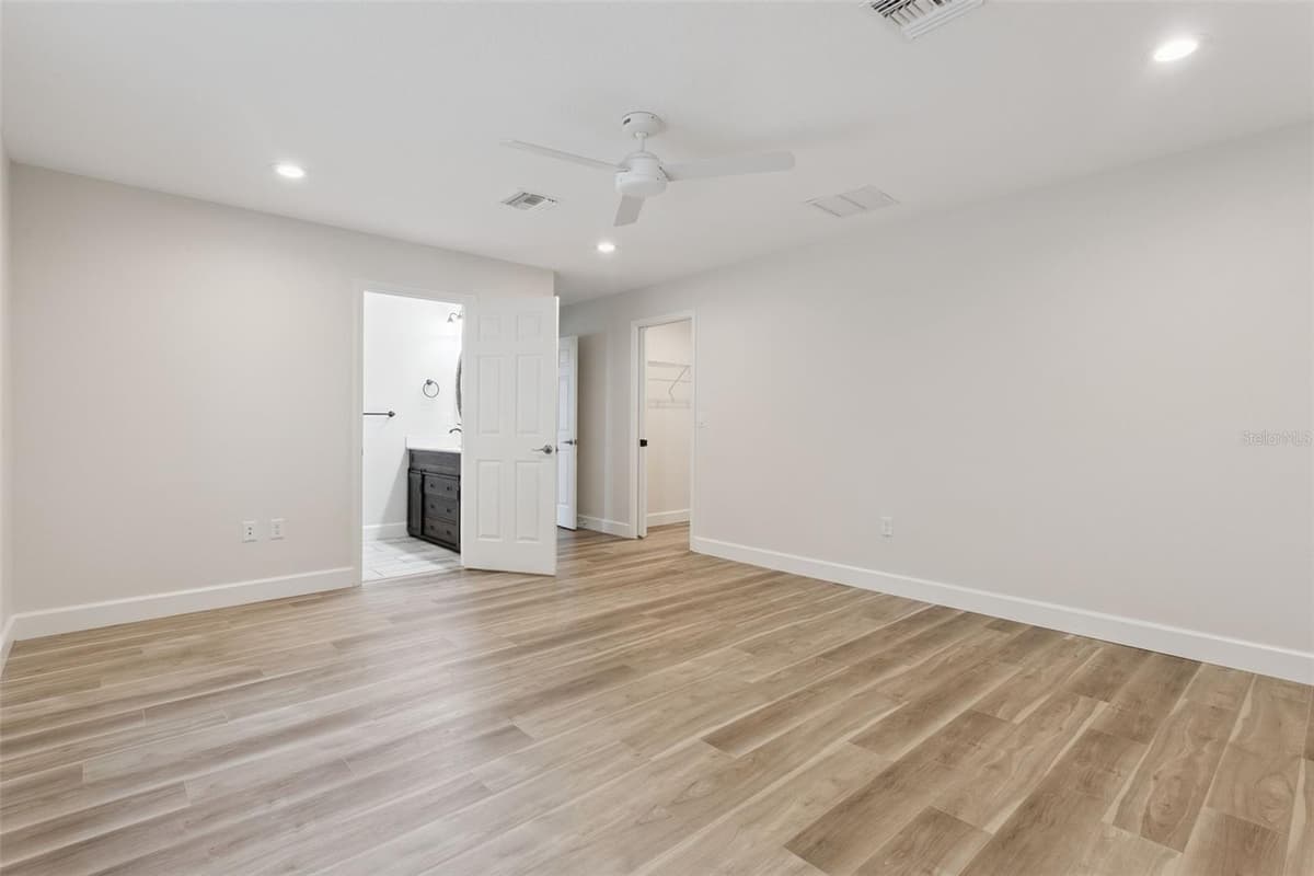 209 JEAN STREET — photo 10 of 22