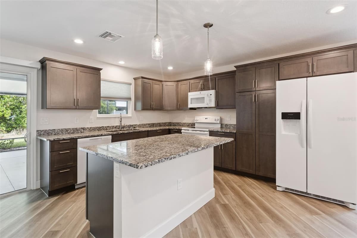 209 JEAN STREET — photo 8 of 22