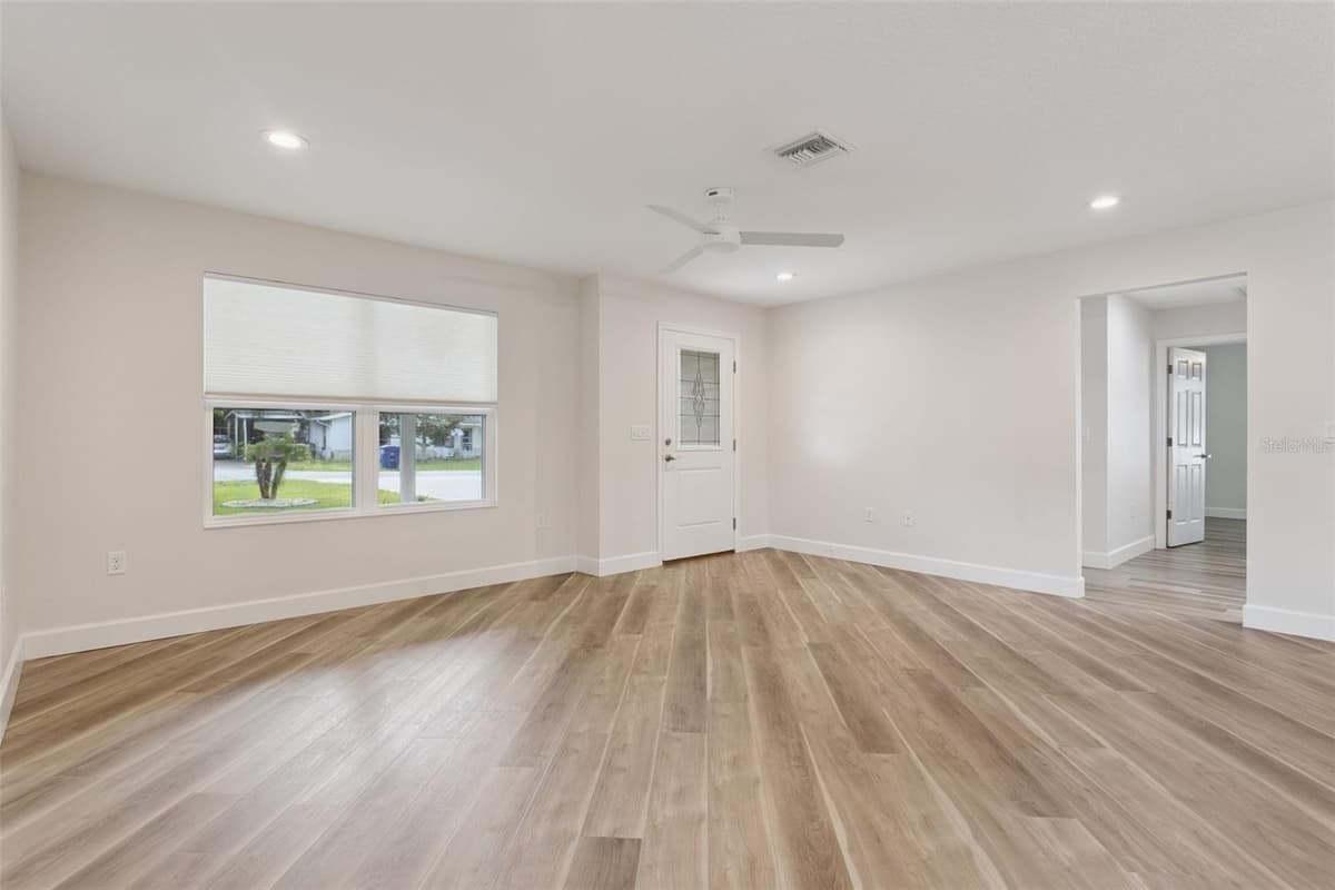209 JEAN STREET — photo 4 of 22