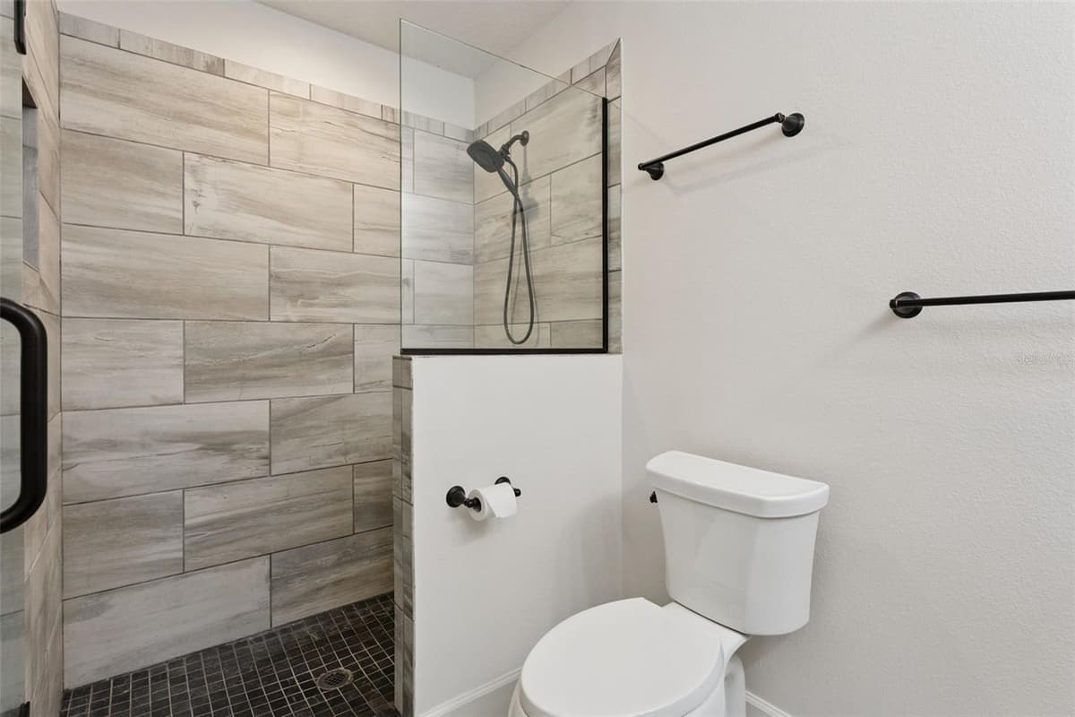 209 JEAN STREET — photo 13 of 22