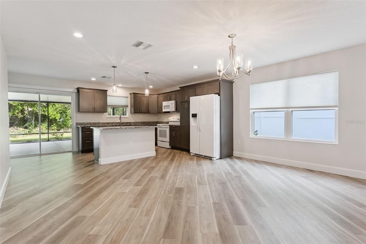 209 JEAN STREET — photo 6 of 22