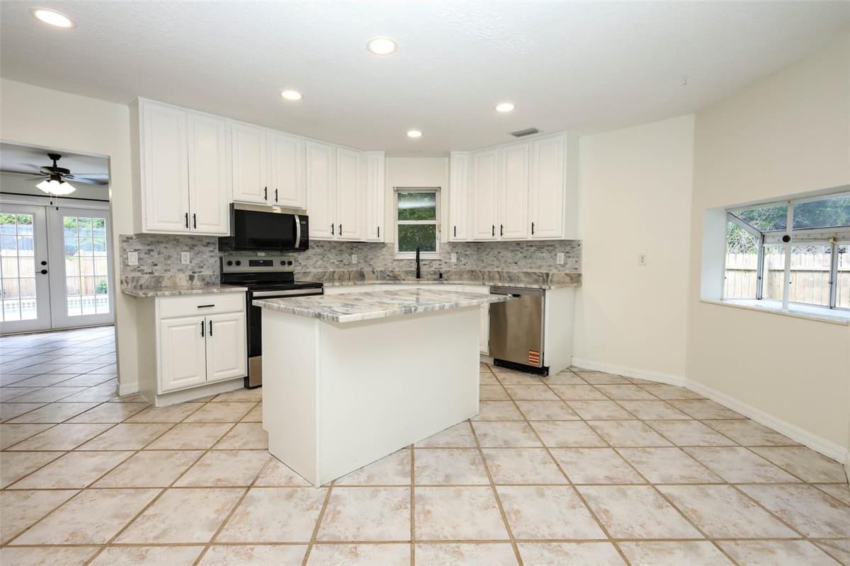 1636 TUSCALOOSA AVENUE — photo 12 of 50