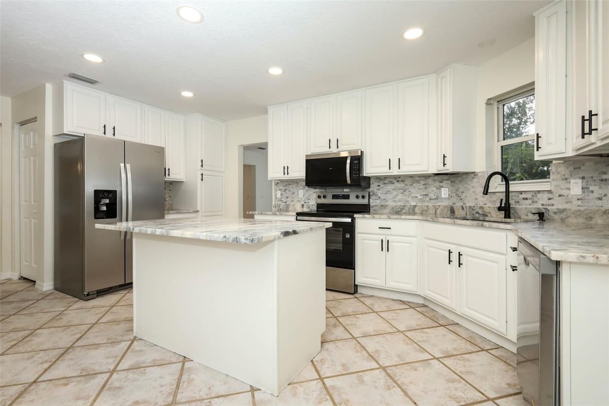1636 TUSCALOOSA AVENUE — photo 4 of 50