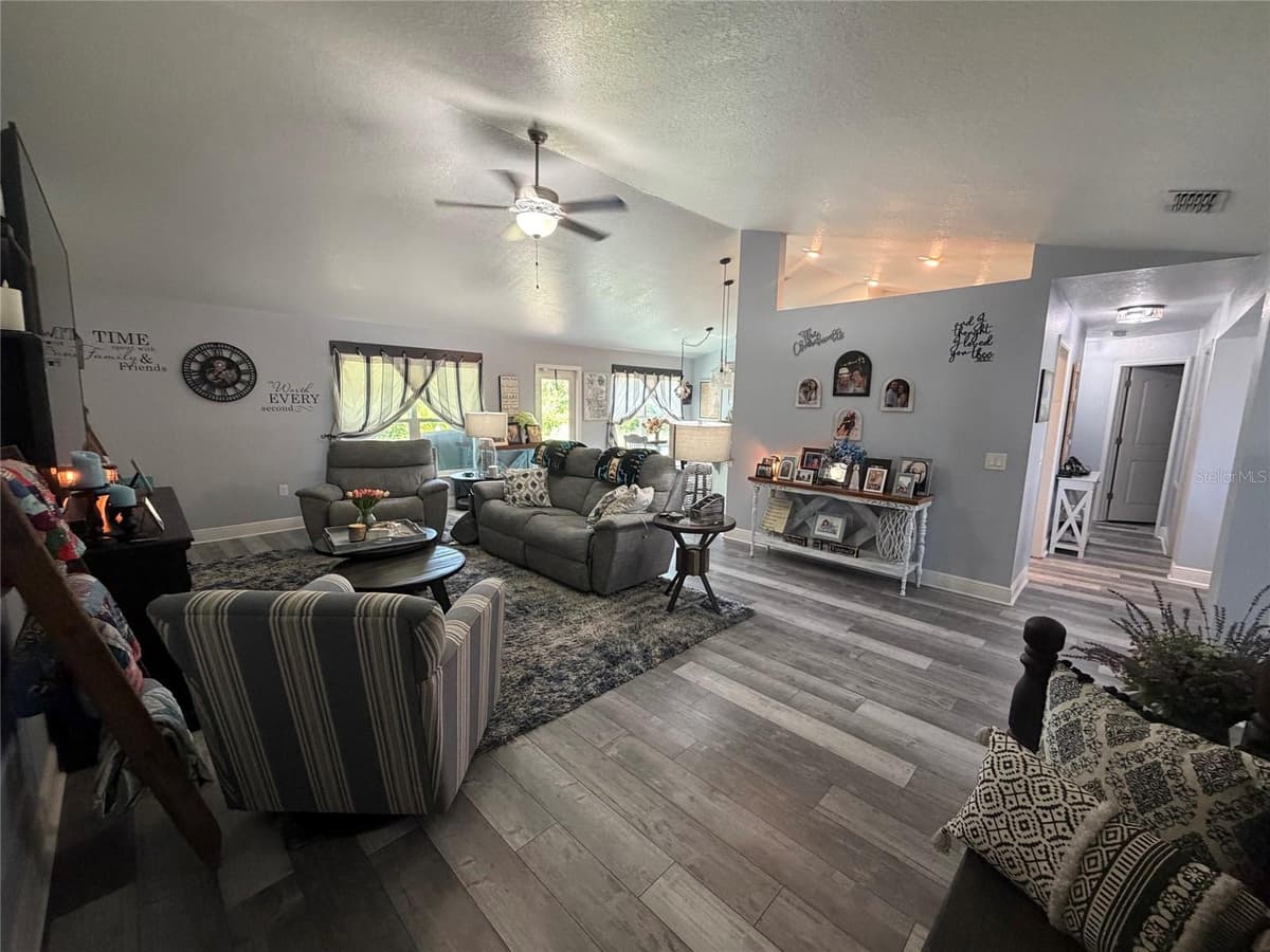 1514 HAMLIN STREET — photo 3 of 42