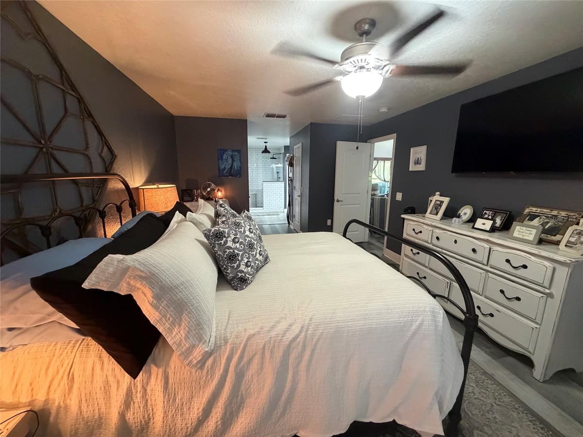 1514 HAMLIN STREET — photo 6 of 42