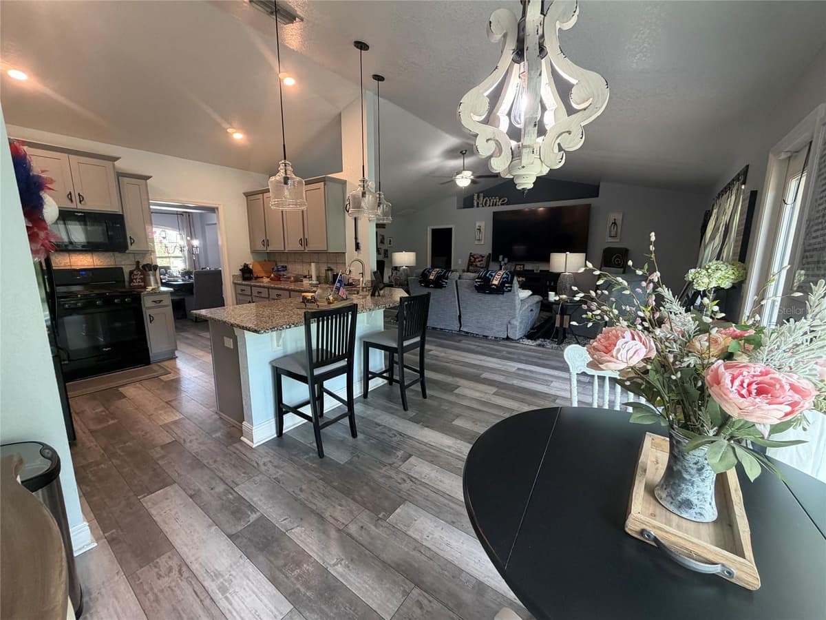 1514 HAMLIN STREET — photo 4 of 42