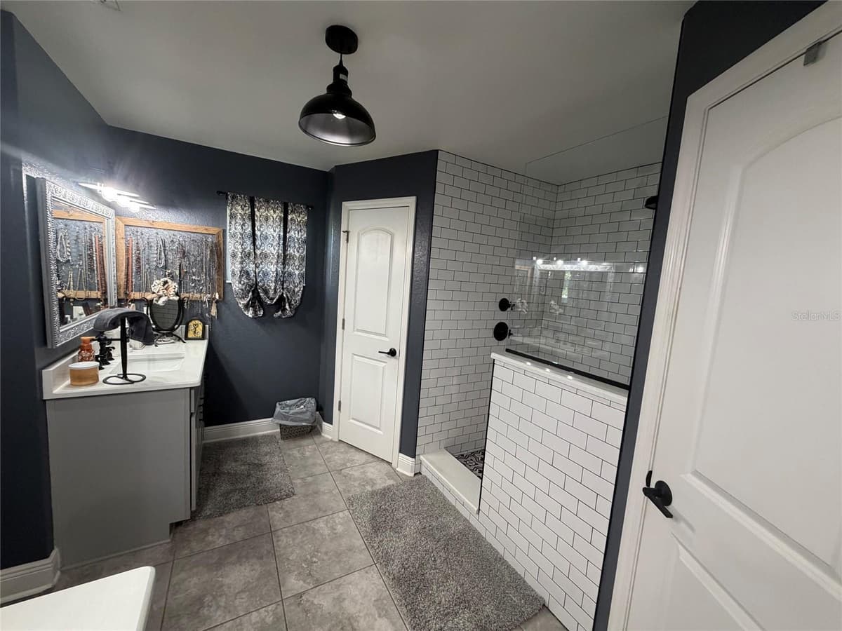 1514 HAMLIN STREET — photo 10 of 42