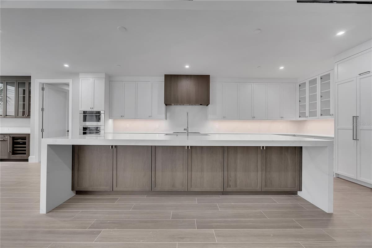 70 AVENIDA VENECCIA — photo 4 of 50