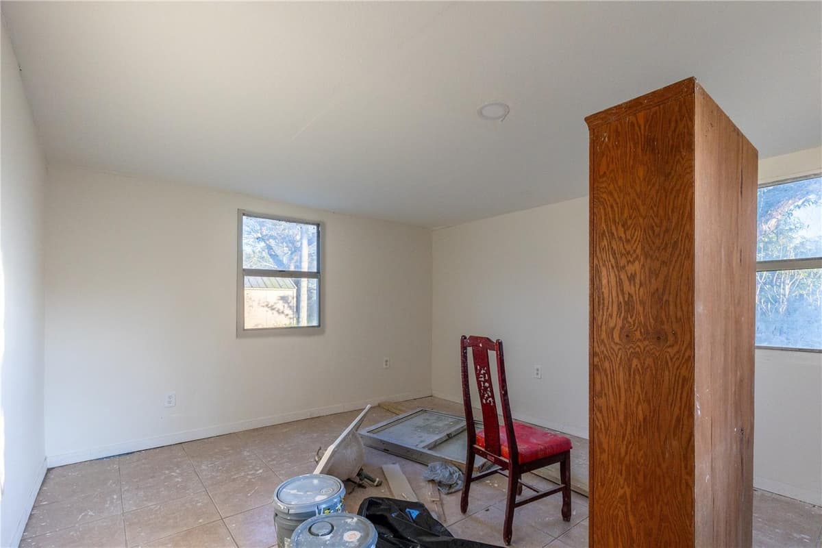 628 PETERSON STREET — photo 12 of 22