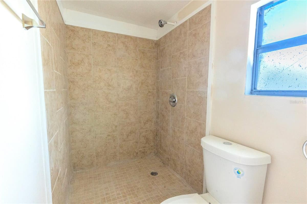 628 PETERSON STREET — photo 7 of 22