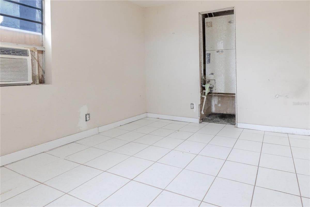 628 PETERSON STREET — photo 14 of 22