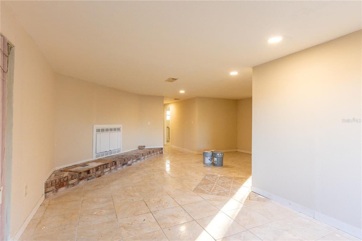 628 PETERSON STREET — photo 6 of 22