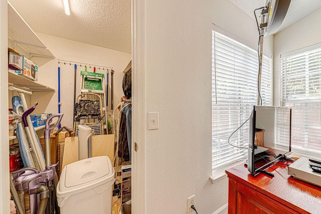 1545 FARRINDON CIRCLE — photo 15 of 52