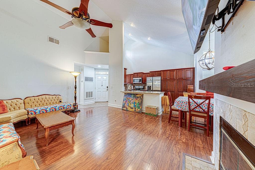 1545 FARRINDON CIRCLE — photo 7 of 52