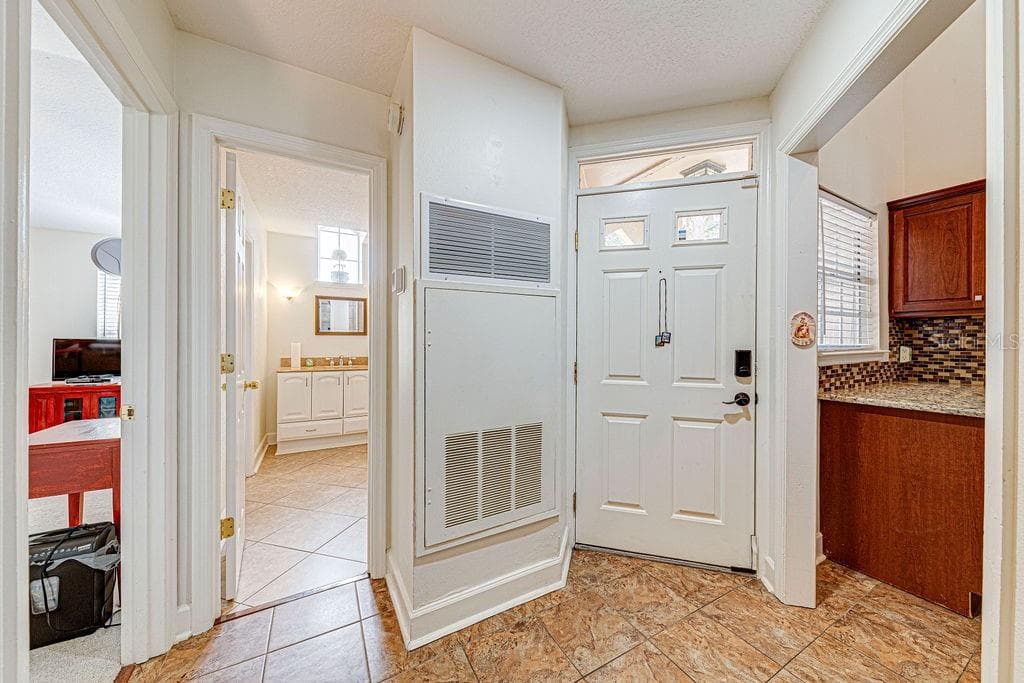 1545 FARRINDON CIRCLE — photo 6 of 52