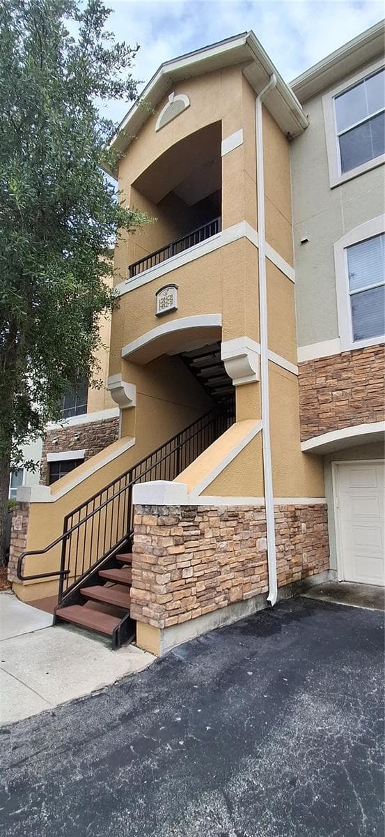 8539 GATE PARKWAY — photo 3 of 25