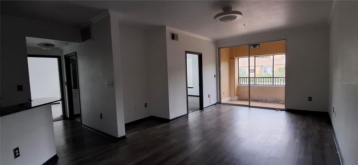8539 GATE PARKWAY — photo 9 of 25