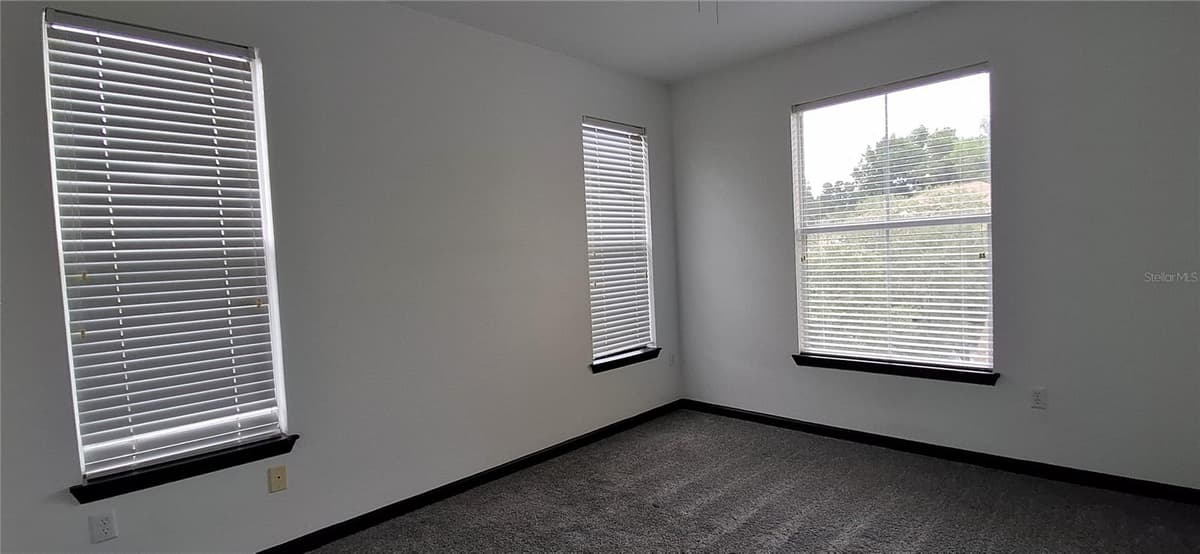 8539 GATE PARKWAY — photo 13 of 25