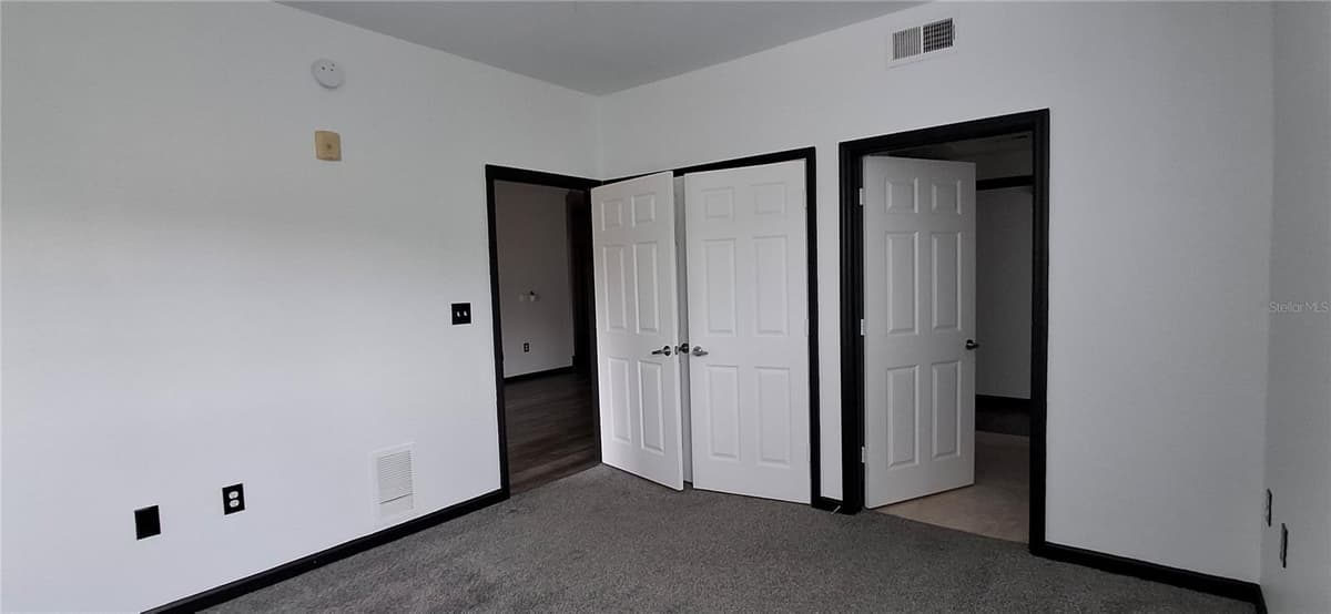 8539 GATE PARKWAY — photo 21 of 25