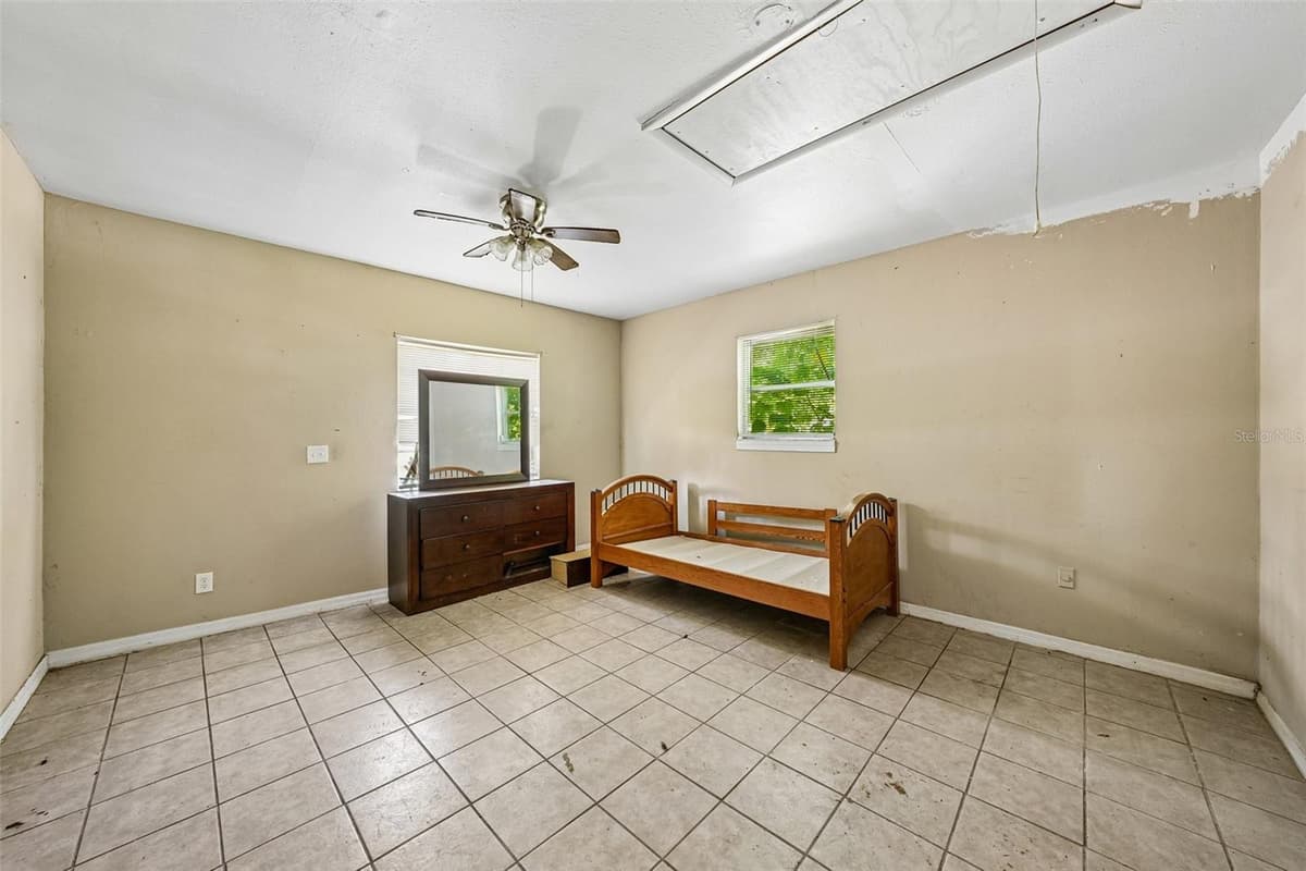 18748 ROSEPHIL ST — photo 8 of 19