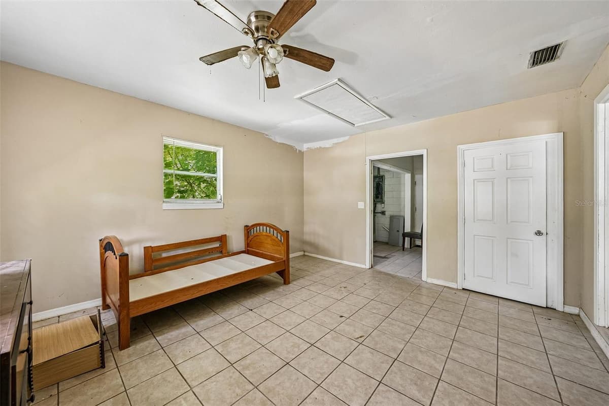 18748 ROSEPHIL ST — photo 9 of 19