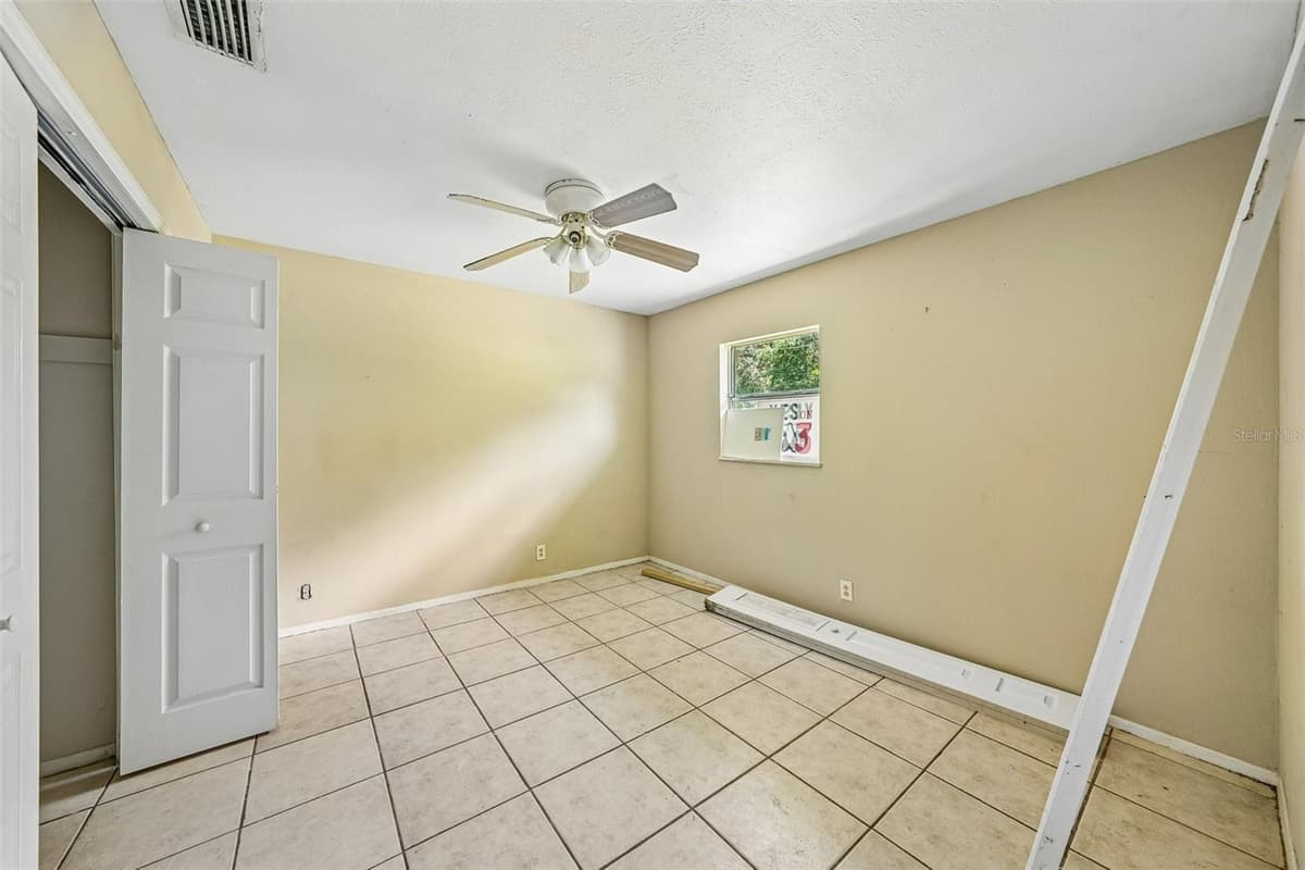 18748 ROSEPHIL ST — photo 10 of 19
