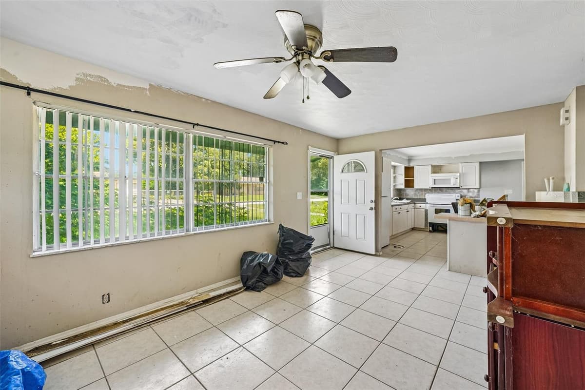 18748 ROSEPHIL ST — photo 5 of 19