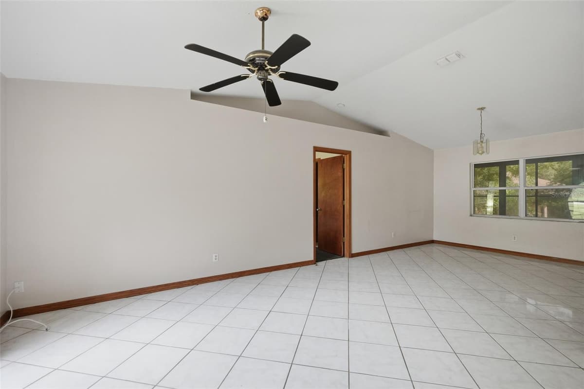 1325 SORRENTO DRIVE — photo 9 of 35