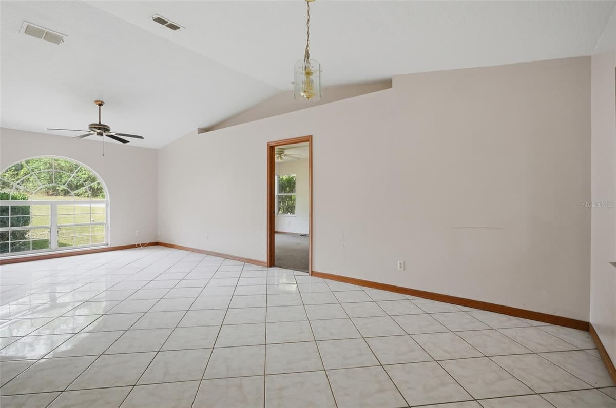 1325 SORRENTO DRIVE — photo 10 of 35