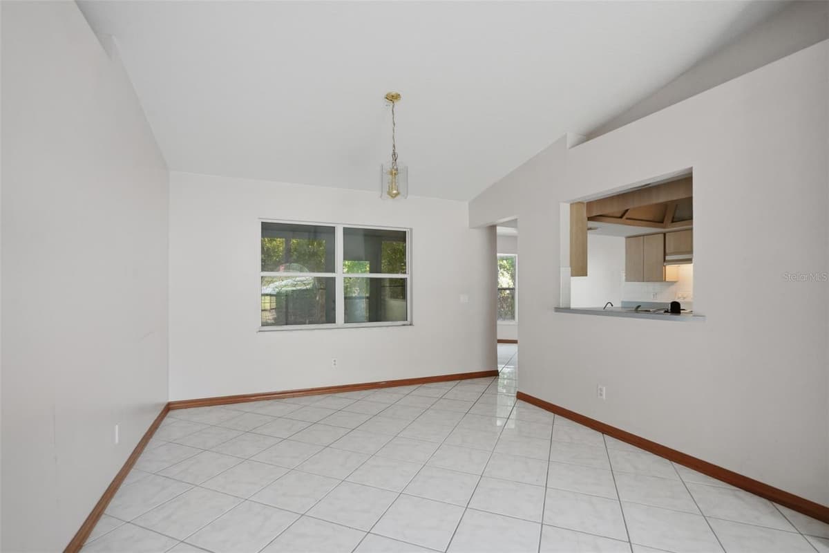 1325 SORRENTO DRIVE — photo 5 of 35