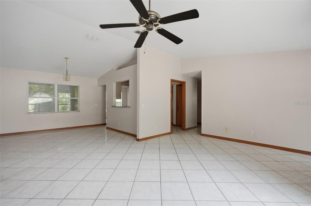 1325 SORRENTO DRIVE — photo 6 of 35