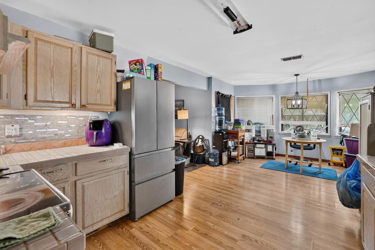 110 PALM AVENUE — photo 11 of 47