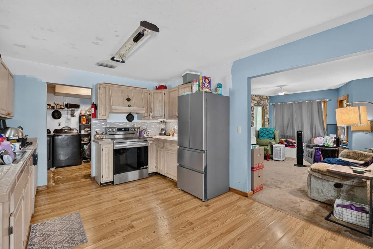 110 PALM AVENUE — photo 10 of 47