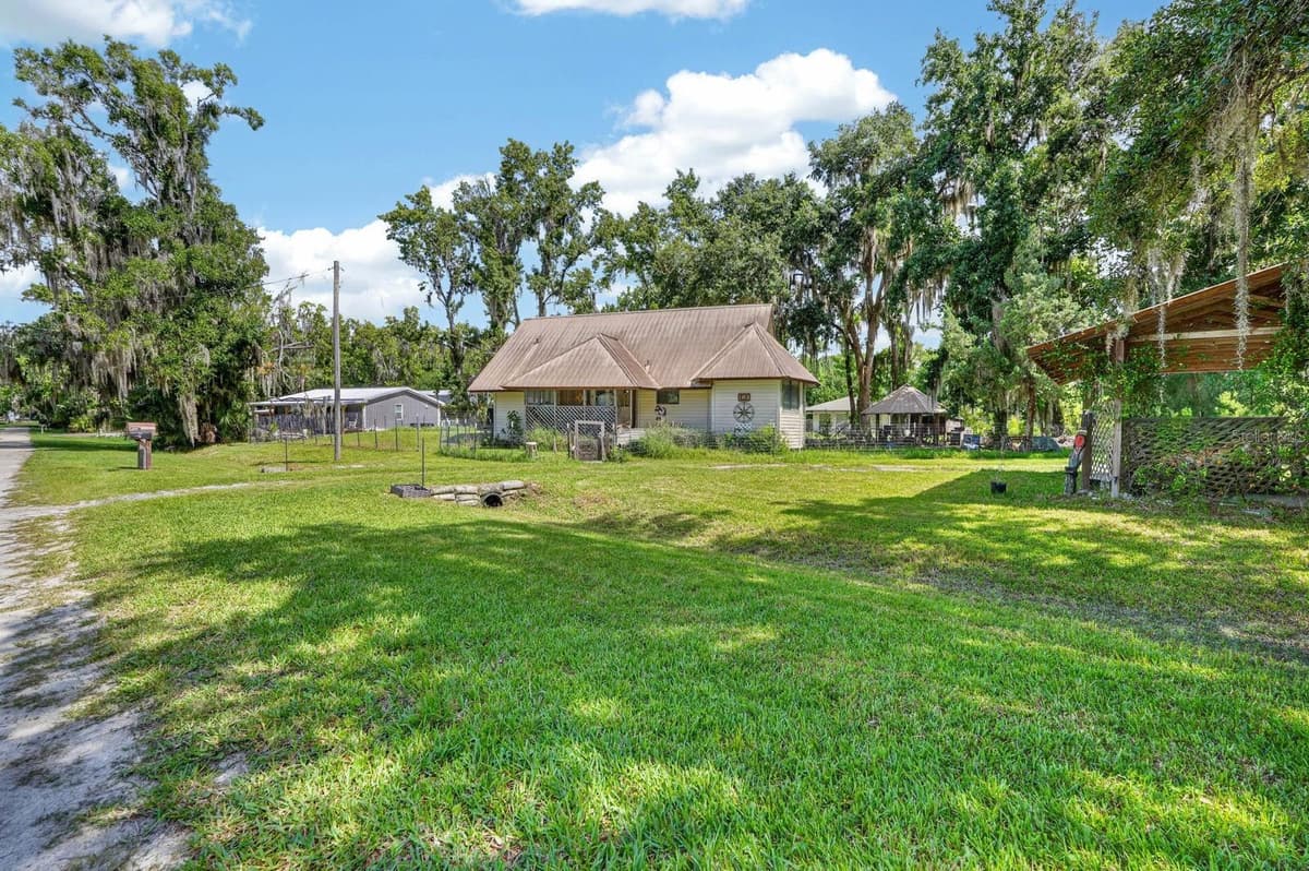 110 PALM AVENUE — photo 4 of 47