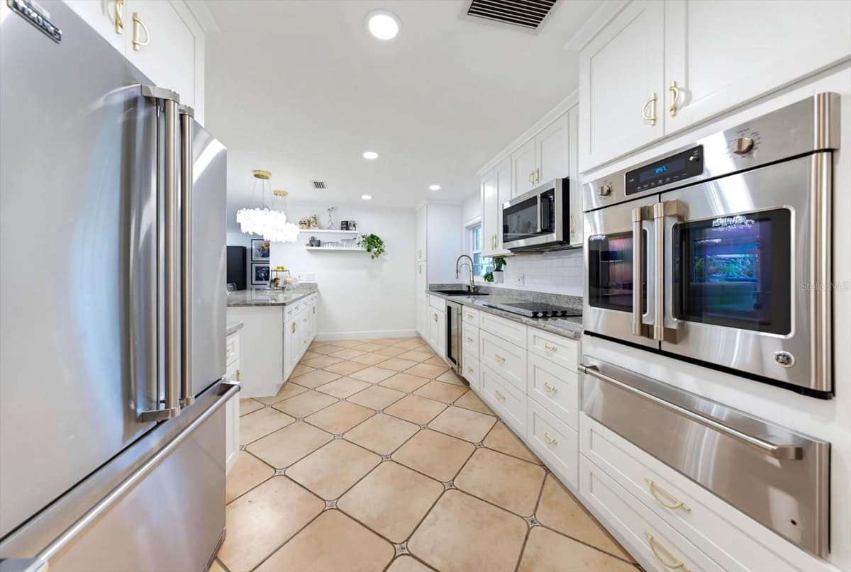 407 HARBOR VIEW LANE — photo 10 of 26