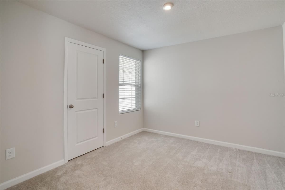 14229 CRIMSON AVENUE — photo 31 of 39
