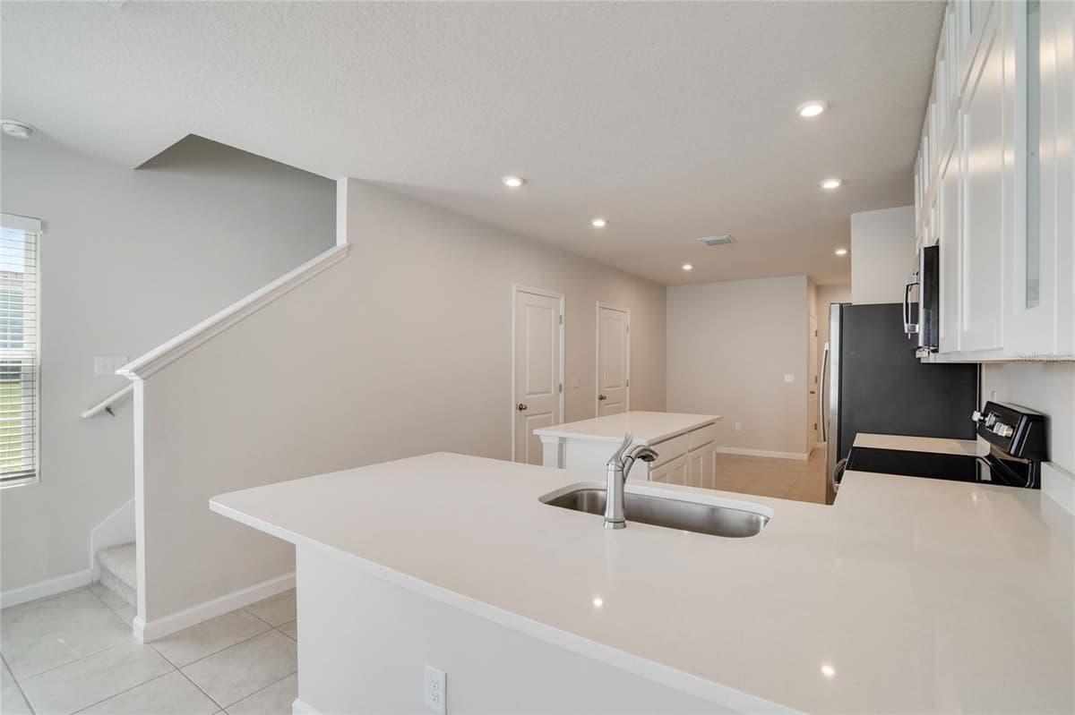 14229 CRIMSON AVENUE — photo 17 of 39