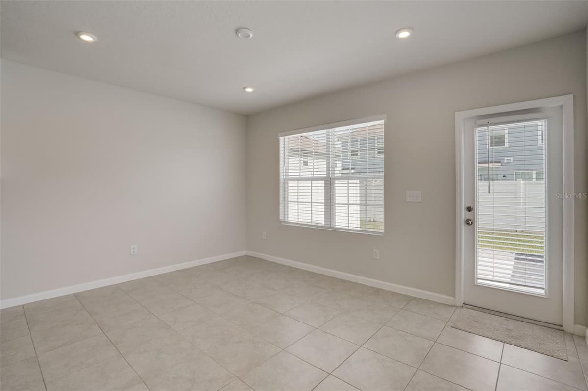 14229 CRIMSON AVENUE — photo 11 of 39