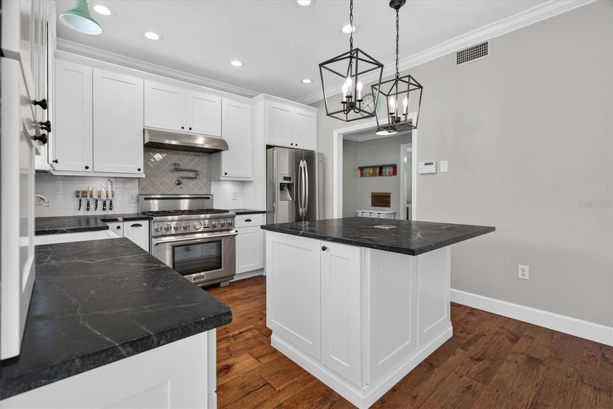 434 VALLEY VIEW DRIVE — photo 10 of 54