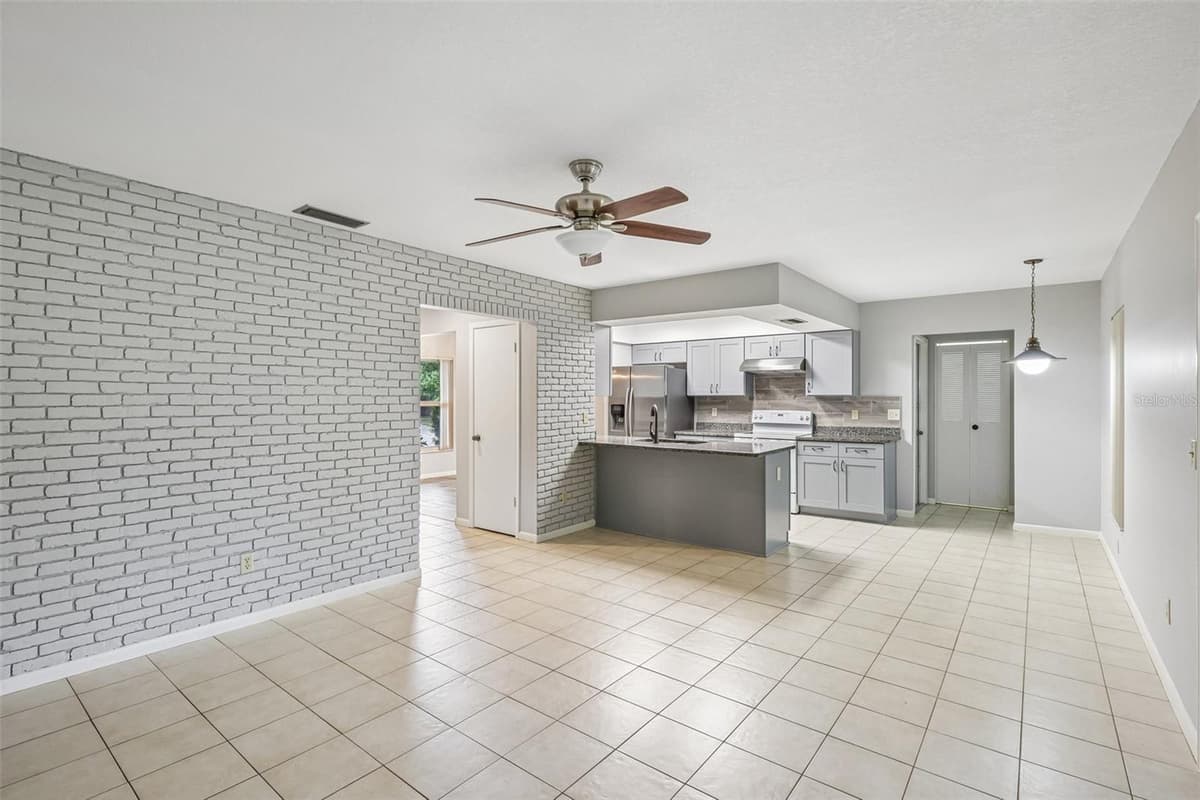 3718 SAND PEBBLE DRIVE — photo 8 of 47