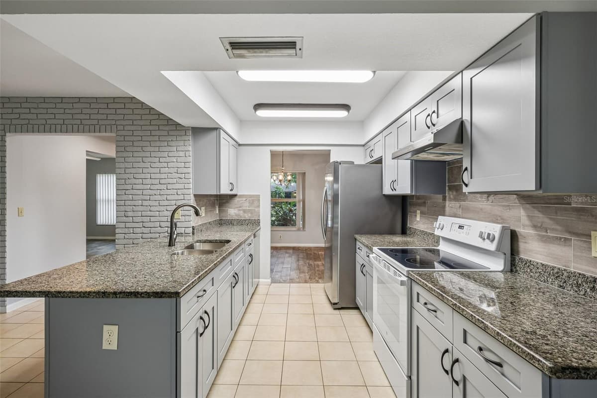 3718 SAND PEBBLE DRIVE — photo 15 of 47