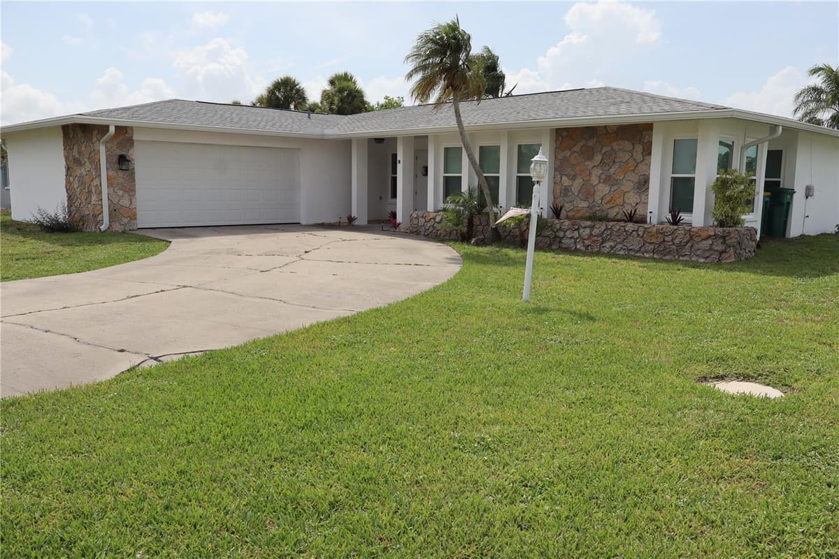 18 GOLFVIEW COURT — photo 1 of 67