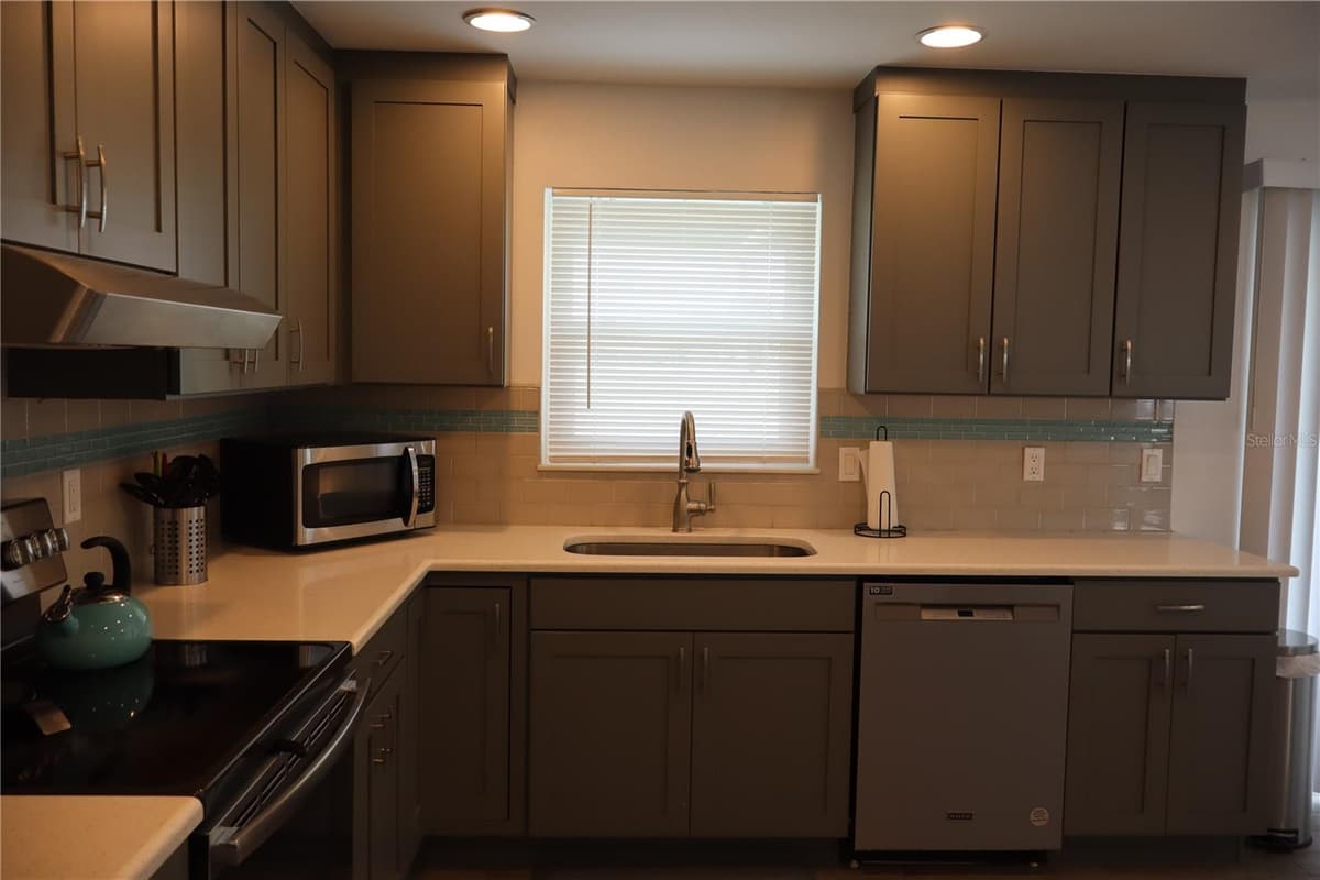 18 GOLFVIEW COURT — photo 24 of 67