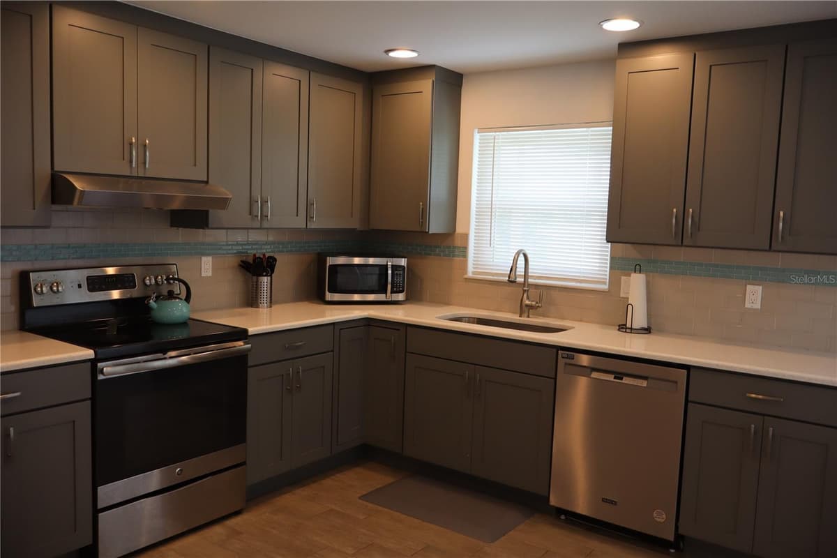 18 GOLFVIEW COURT — photo 23 of 67