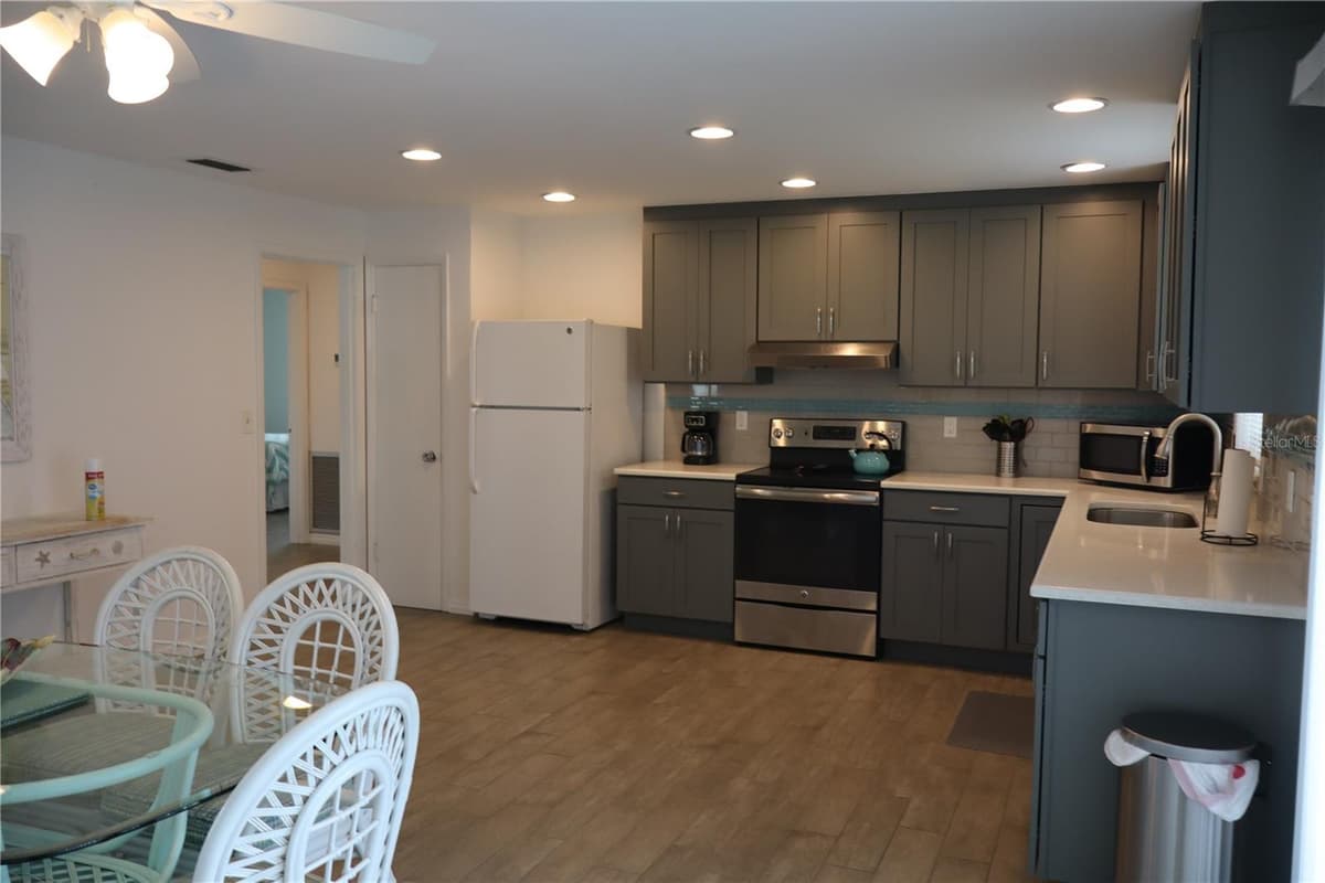 18 GOLFVIEW COURT — photo 18 of 67