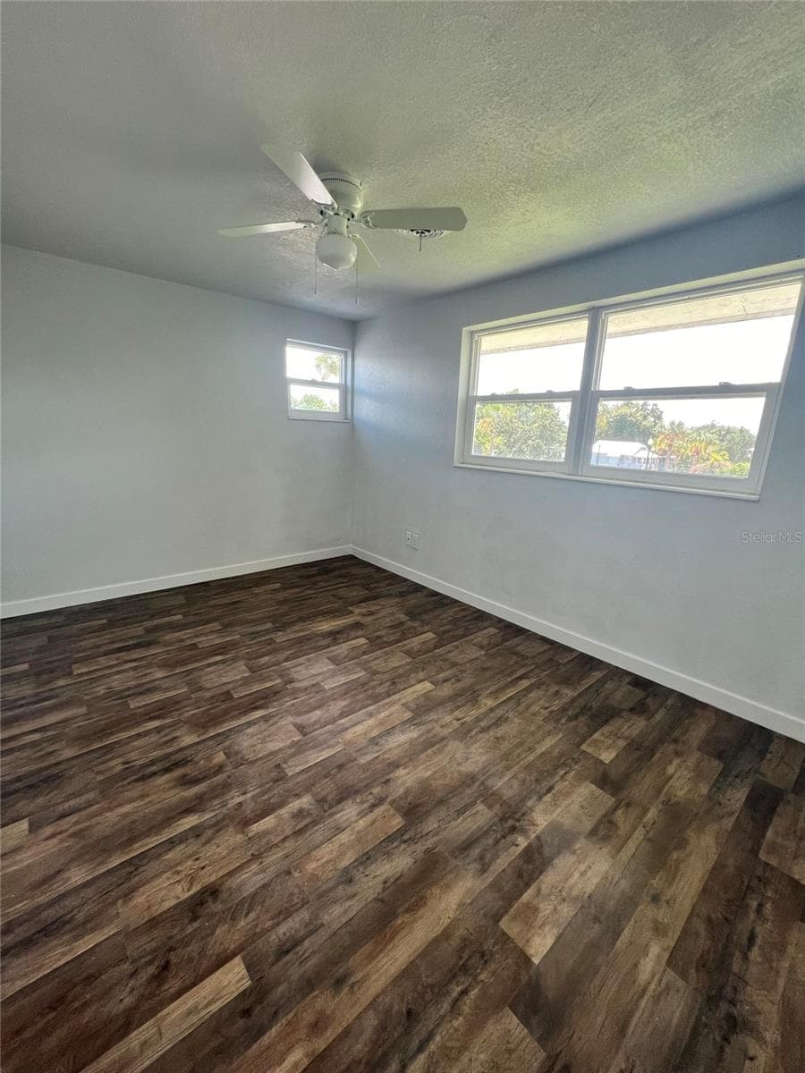 744 LEMON AVENUE — photo 9 of 19