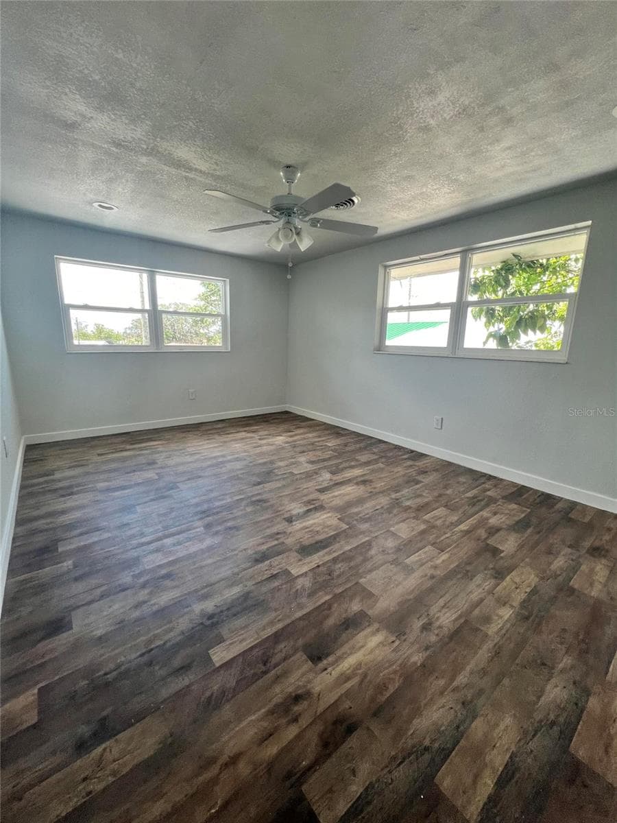 744 LEMON AVENUE — photo 11 of 19