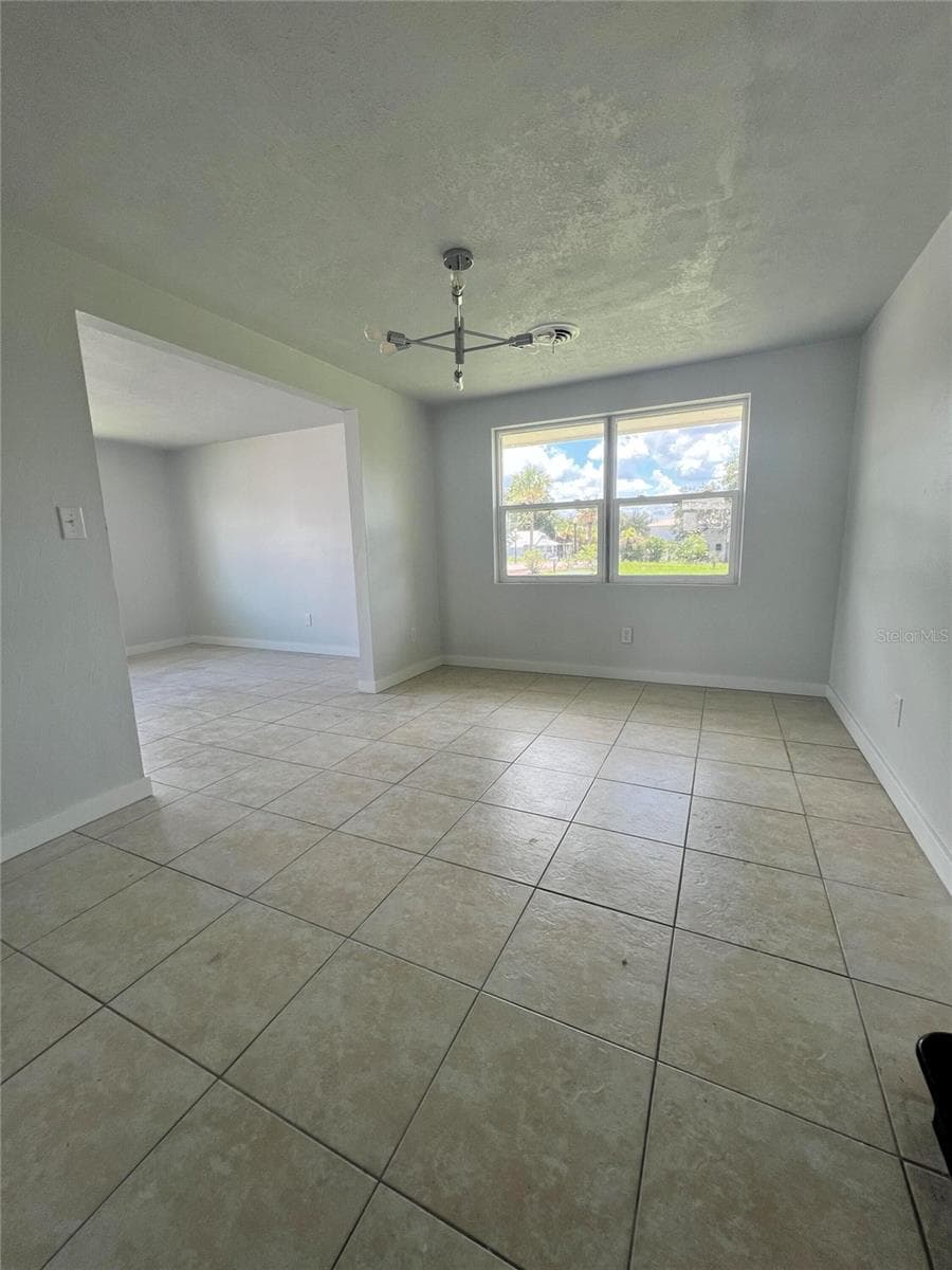 744 LEMON AVENUE — photo 4 of 19