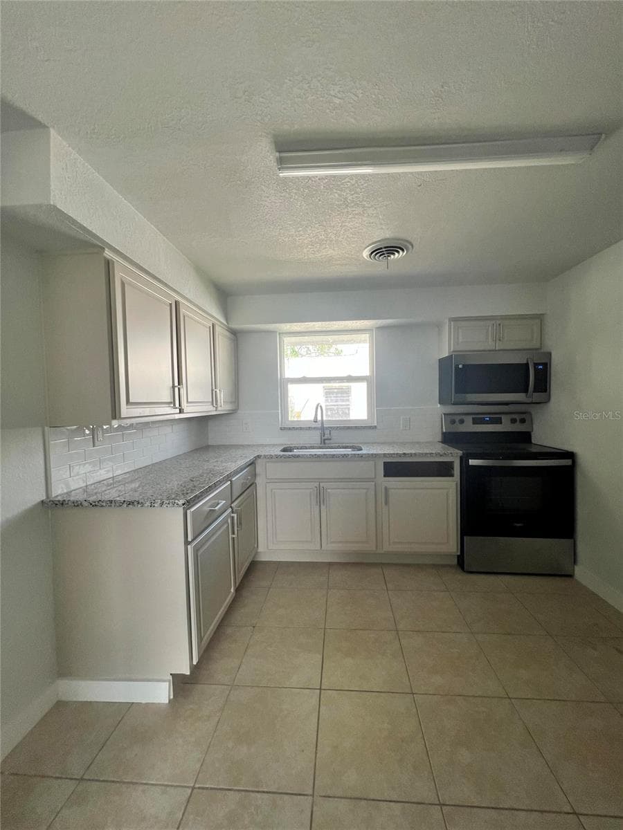 744 LEMON AVENUE — photo 15 of 19
